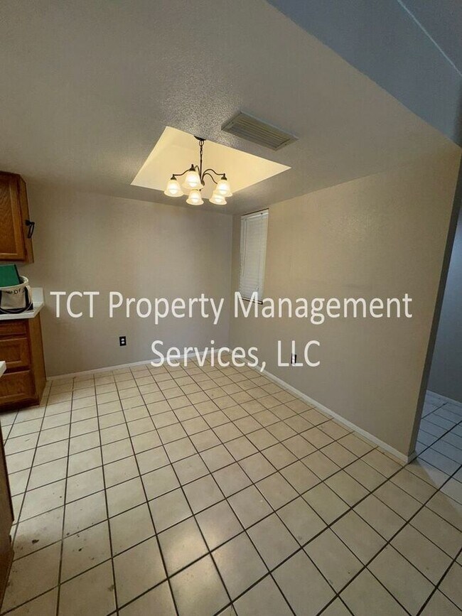 Building Photo - Two Primary suite unit in Mesa!