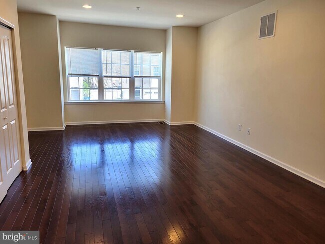 Foto del edificio - 160 Mercer Ct