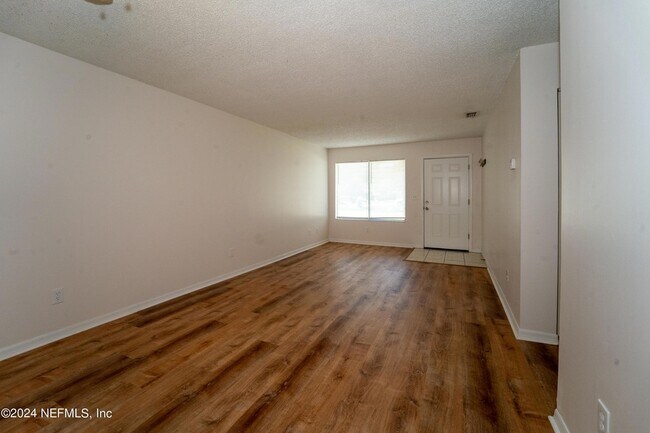 Building Photo - 1000 S Winterhawk Dr