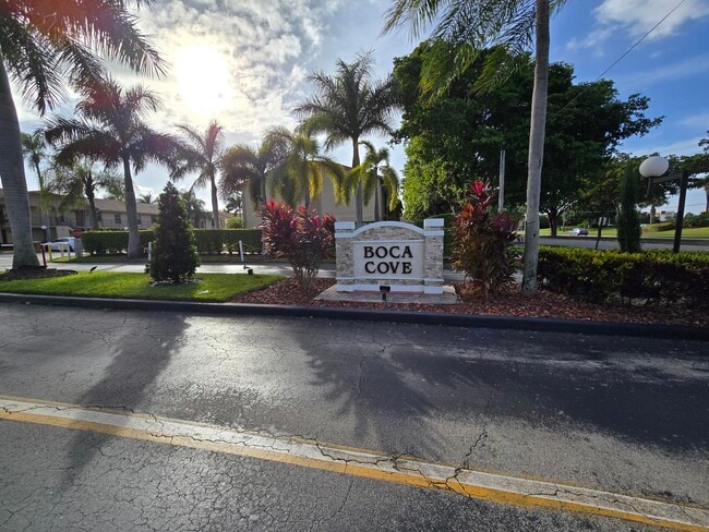 Foto del edificio - 9413 Boca Cove Cir