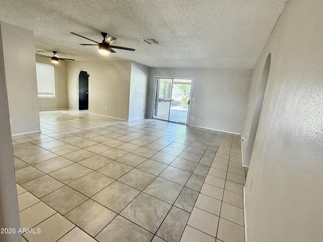 Foto del edificio - 4044 W Cholla St