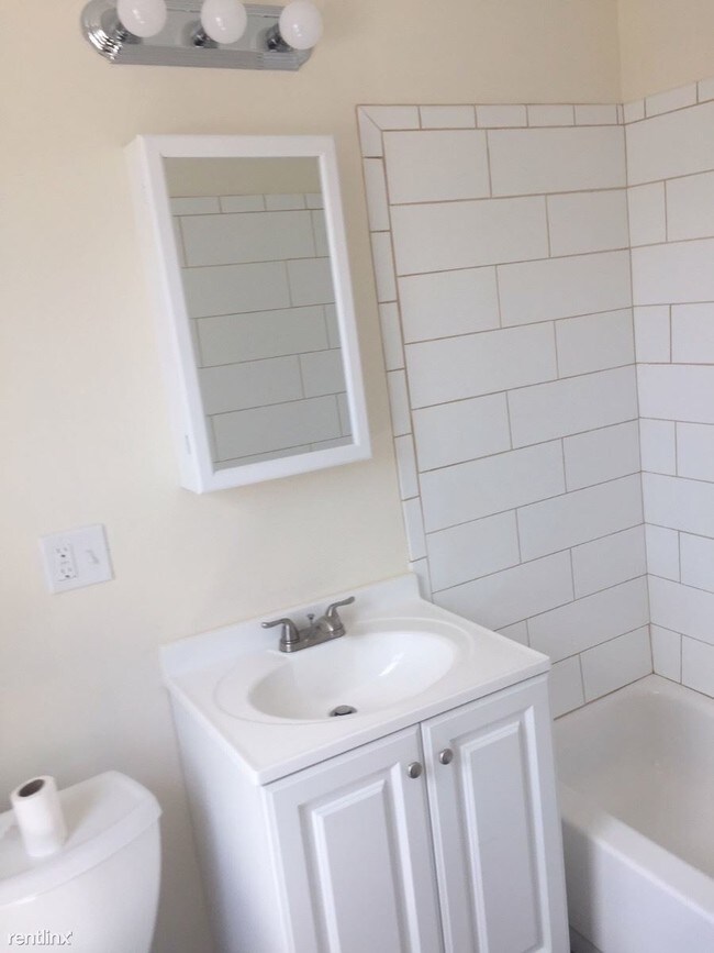 Building Photo - 3 br, 1 bath Apartment - 291 Beacon St # 1A