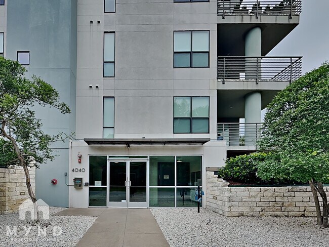 Foto del edificio - 4040 N Hall St