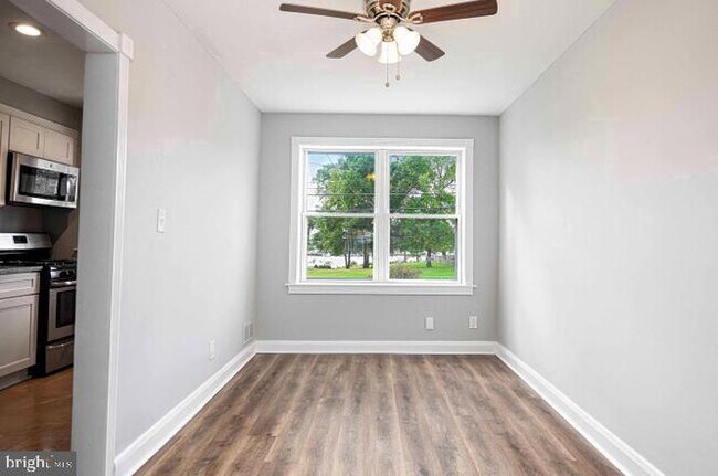 Foto del edificio - 114 Riverthorn Rd