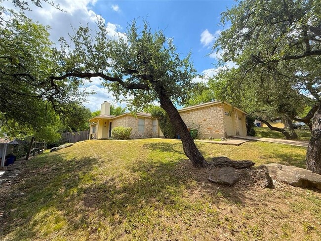 Building Photo - 9900 Hundred Oaks Cir