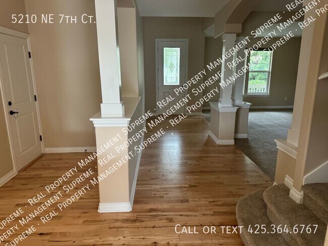 Building Photo - Stunning Family Home in Renton