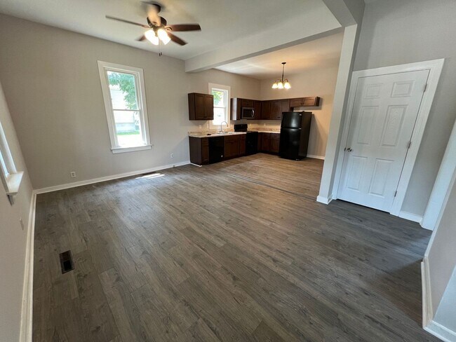 Foto del edificio - Newly Remodeled 2 Bed 1 Bath Home in Downt...