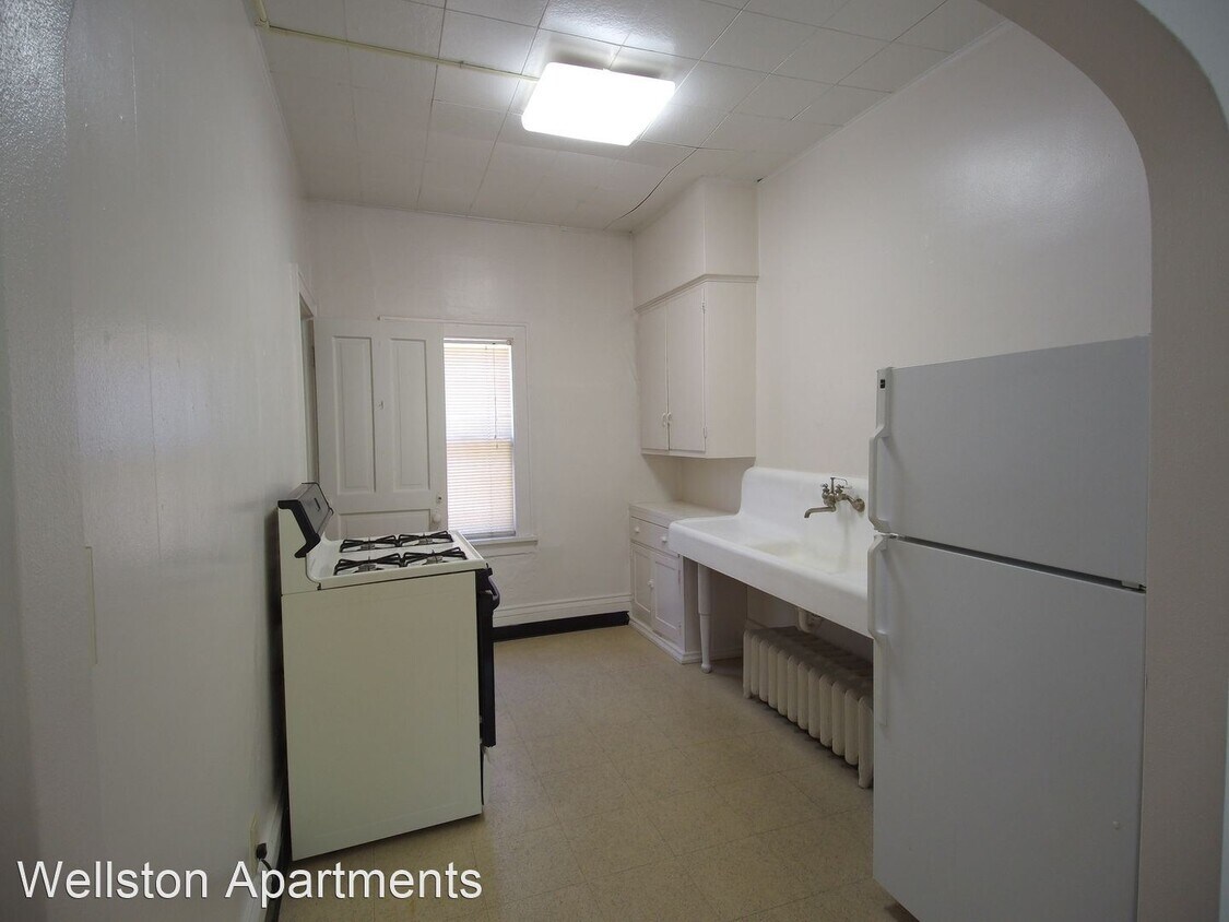 Primary Photo - 2204 E Ivanhoe Pl