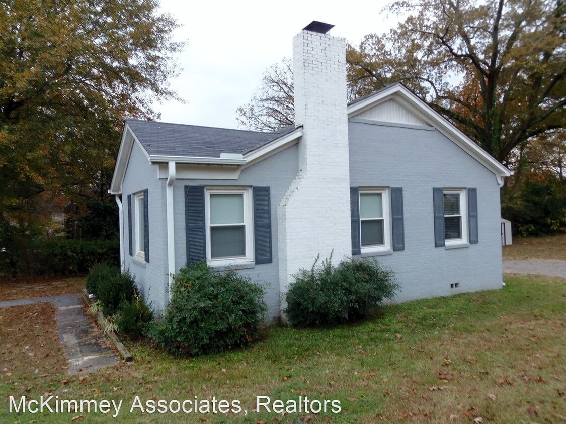 Primary Photo - 2 br, 1 bath House - 601 Country Club