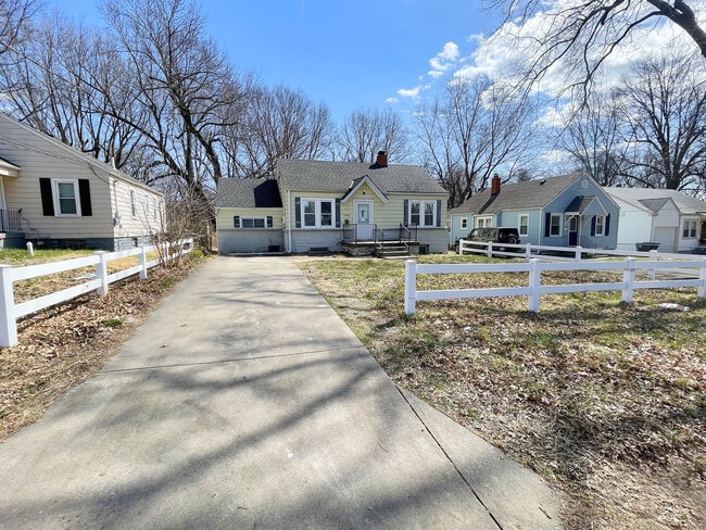 Building Photo - 1345 S Liberty St