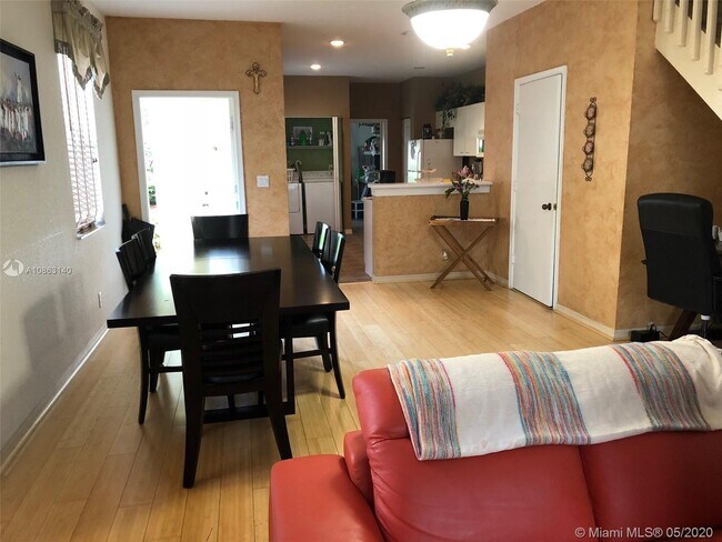 Building Photo - 2149  Hacienda Ter  4 Weston Fl 33327