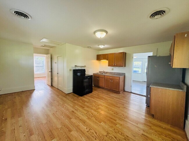 Foto del edificio - 1 Bedroom, 1 Bath House with a sun room