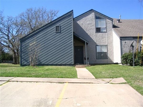 Primary Photo - 3200 Eagle Hill Ct