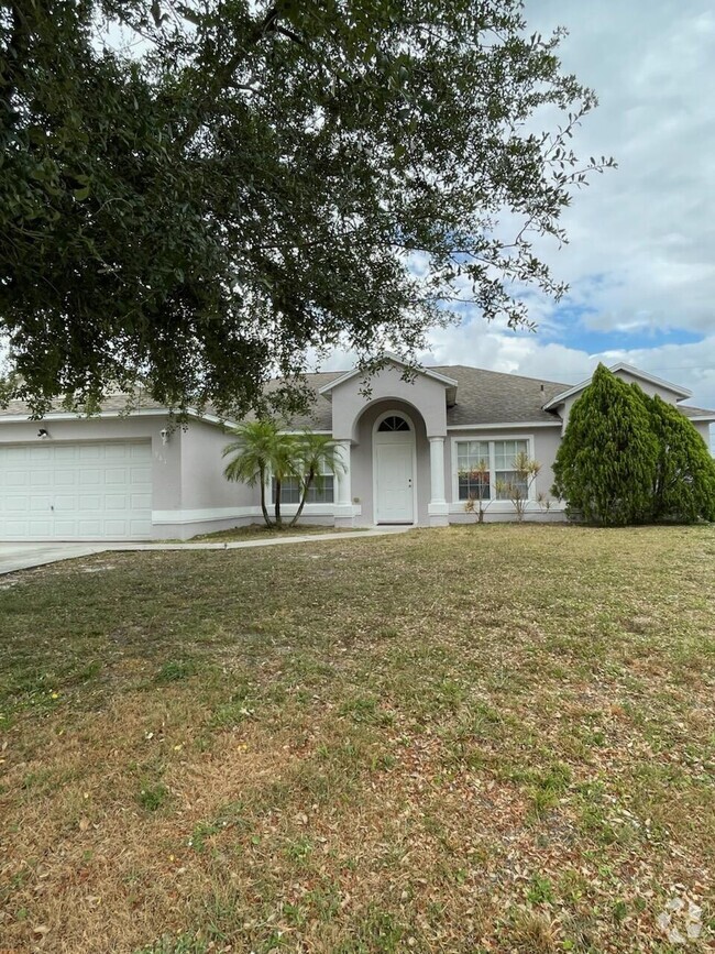 Building Photo - 981 SW Versailles Ave