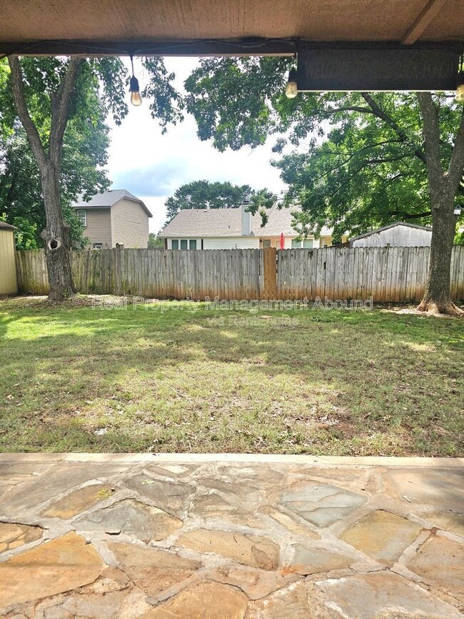 Building Photo - 1811 W Gulfport Cir
