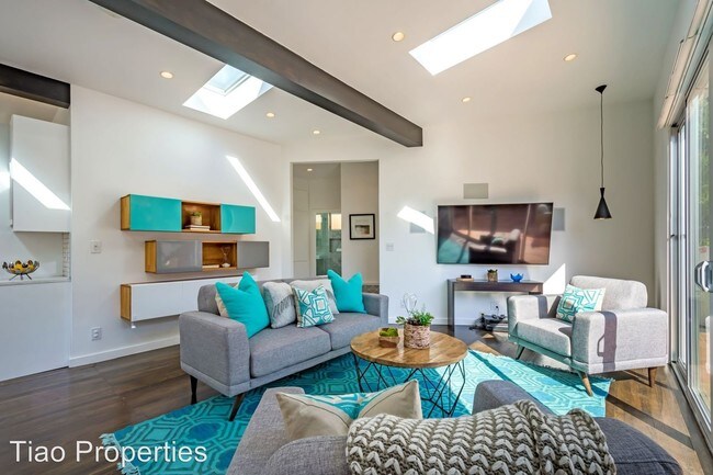 Foto del edificio - 2 br, 1 bath House - 2610 Silver Lake Blvd