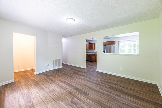 Building Photo - 320 Beechwood Dr