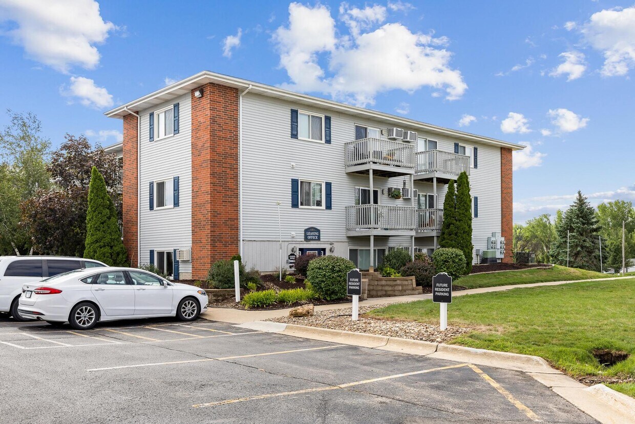 Grand Ridge Apartments in Cedar Rapids, IA