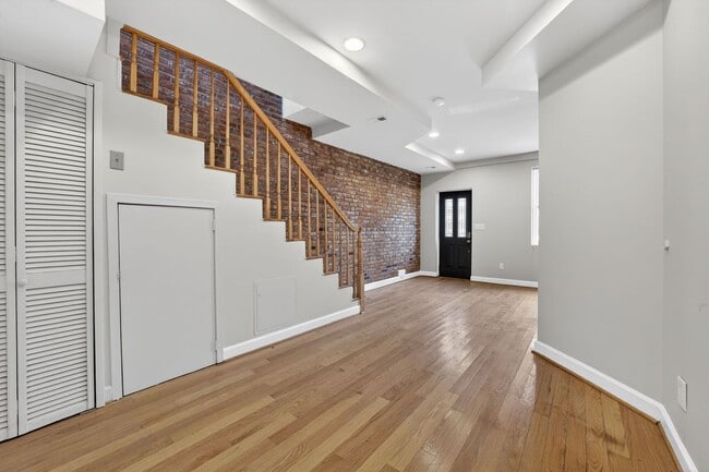 Foto del edificio - 1028 4th St NE