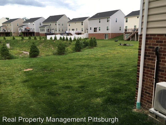 Foto del edificio - 241 Long Ridge Dr