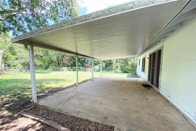 Building Photo - 2304 Mimosa Dr