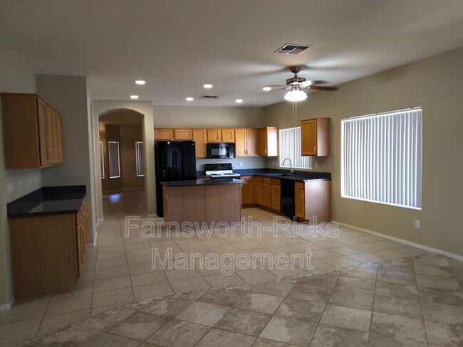 Foto del edificio - 1154 E Locust Dr