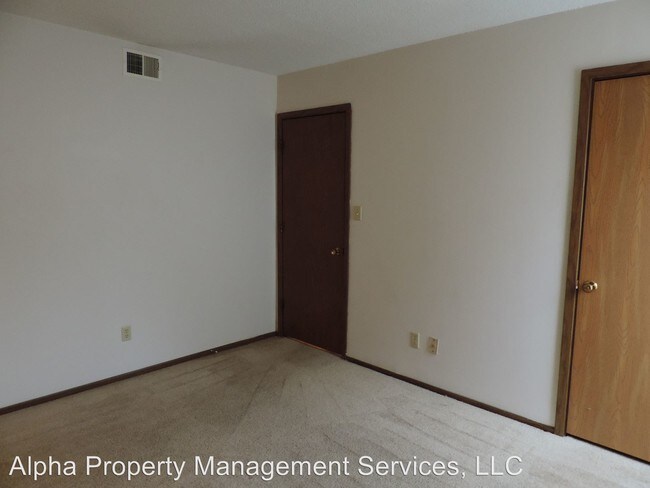 Building Photo - 803 Meadowbrook