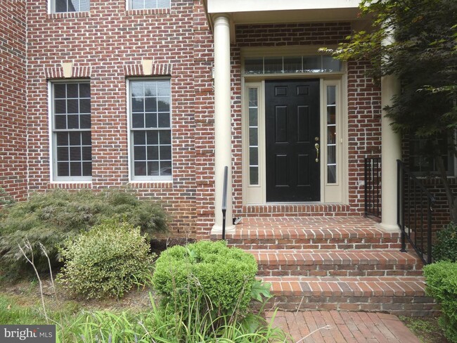 Foto del edificio - 12050 Waples Mill Rd