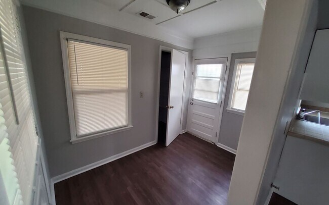 Foto del edificio - 1253 Dogwood Dr