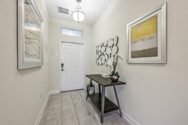 Building Photo - CG1569 - Newly renovated - Modern Home