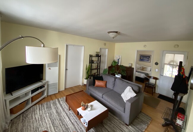 Foto del edificio - 1551 Rendall Pl