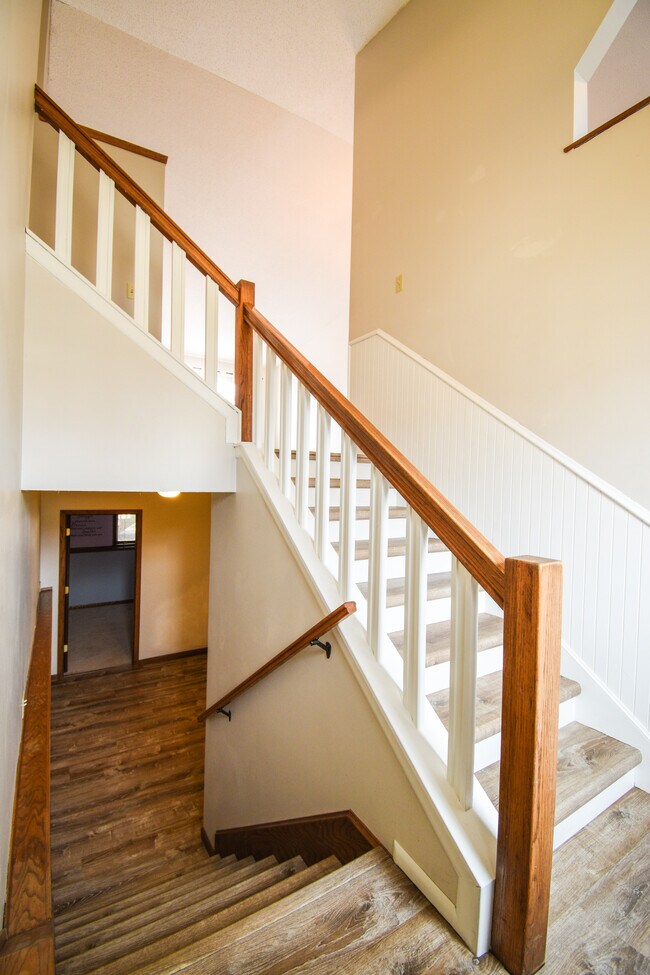 Entryway - 609 38th Ave S