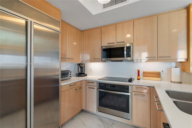 Building Photo - 3350 SW 27th Ave