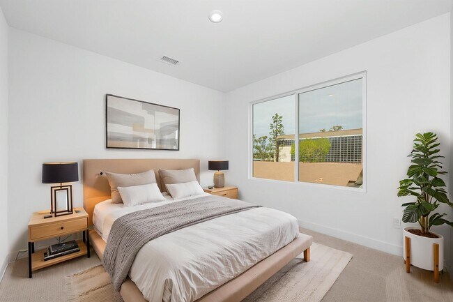 Foto del edificio - Available now! Brand New 4 Bedroom Townhom...