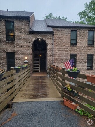 Building Photo - 4B Fairway Rd