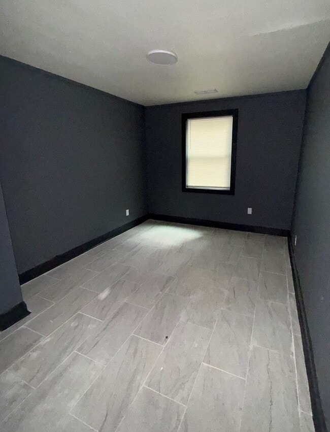 Building Photo - Welcome to Your Dream Home!