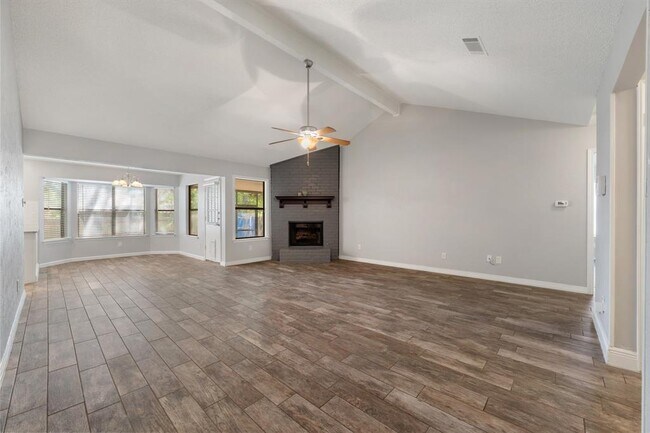Foto del edificio - 7501 Whistlestop Dr