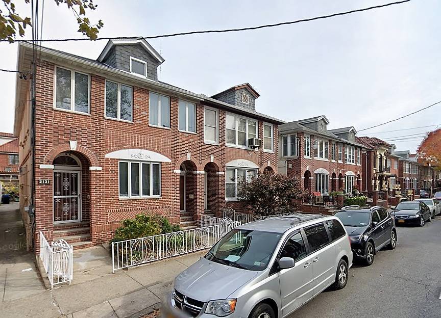 Primary Photo - 2131 E 8th St