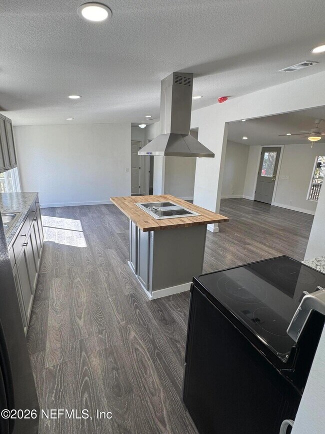Foto del edificio - 7934 Sunnybrook Rd