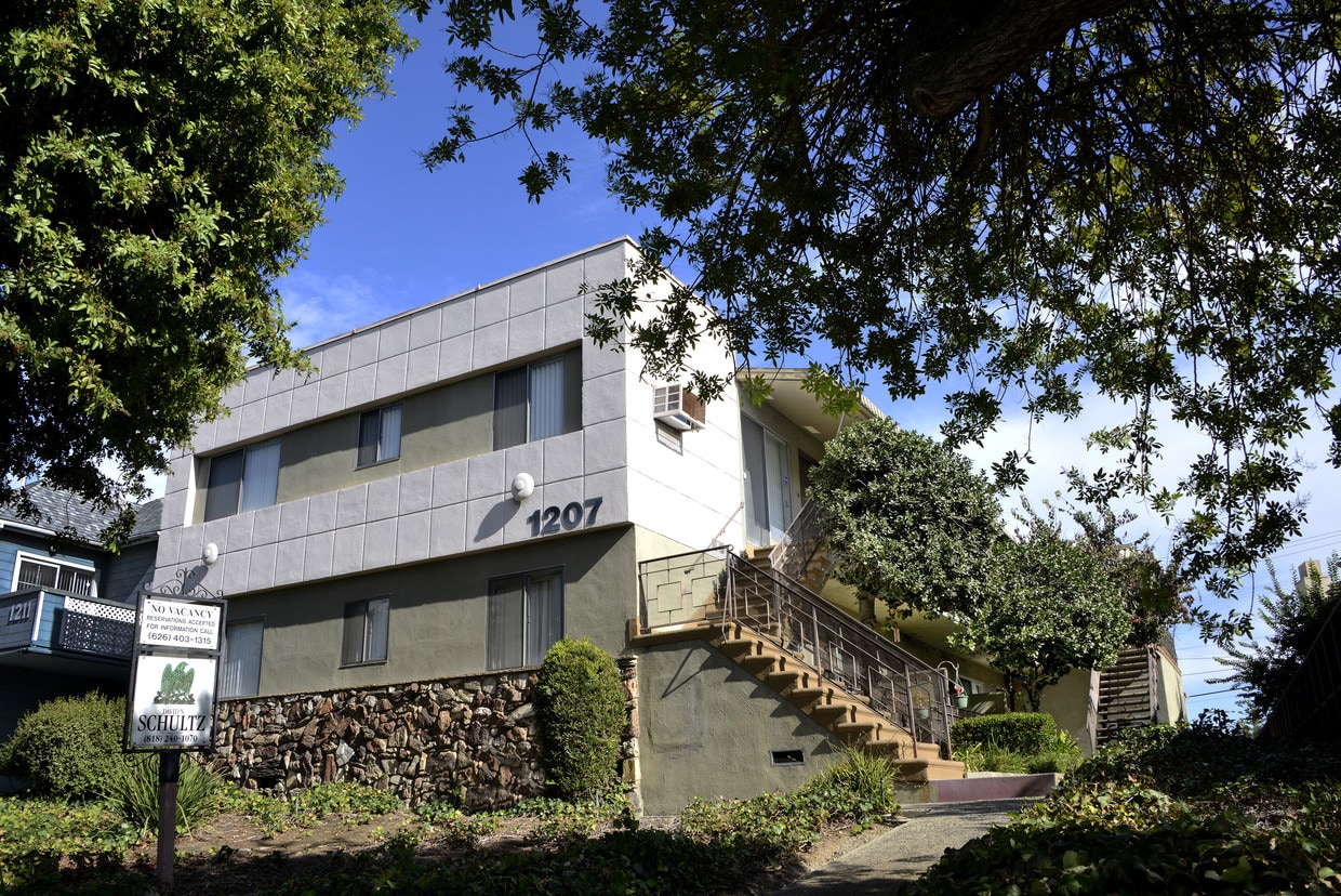 Primary Photo - 1207 Huntington Dr