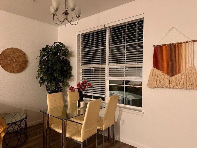 Building Photo - 2300 Santini Trl