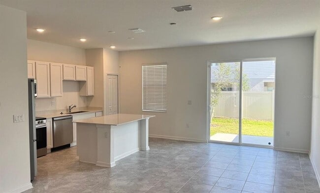 Building Photo - 2524 Skyline Lp