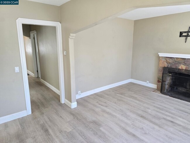 Building Photo - 1129 Bishop St