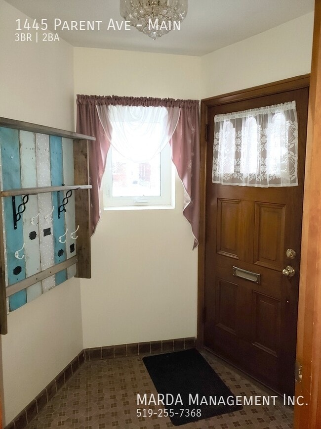 Building Photo - 3 BEDROOM 2 BATH HOME W/ BASEMENT