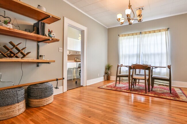 Building Photo - Midtown Tracy Park Bungalow with Downtown ...