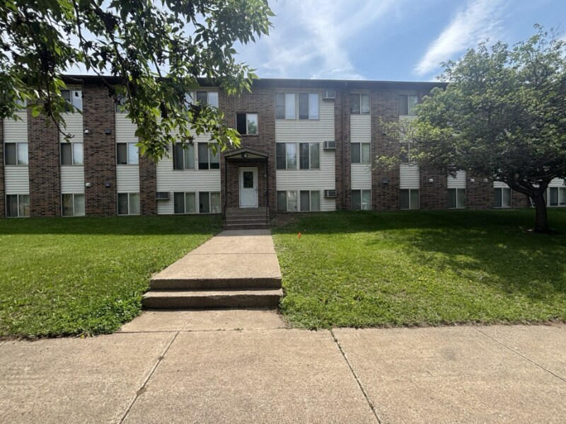 Building Photo - 900 7th Ave S
