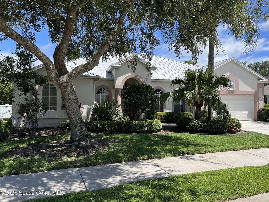 Foto principal - 943 Carriage Hill Rd