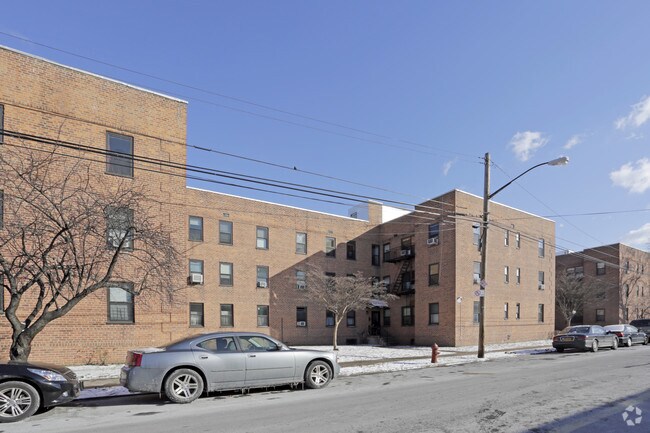 Building Photo - 63--19 Austin St