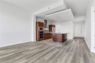 Building Photo - 4471 Dean Martin Dr