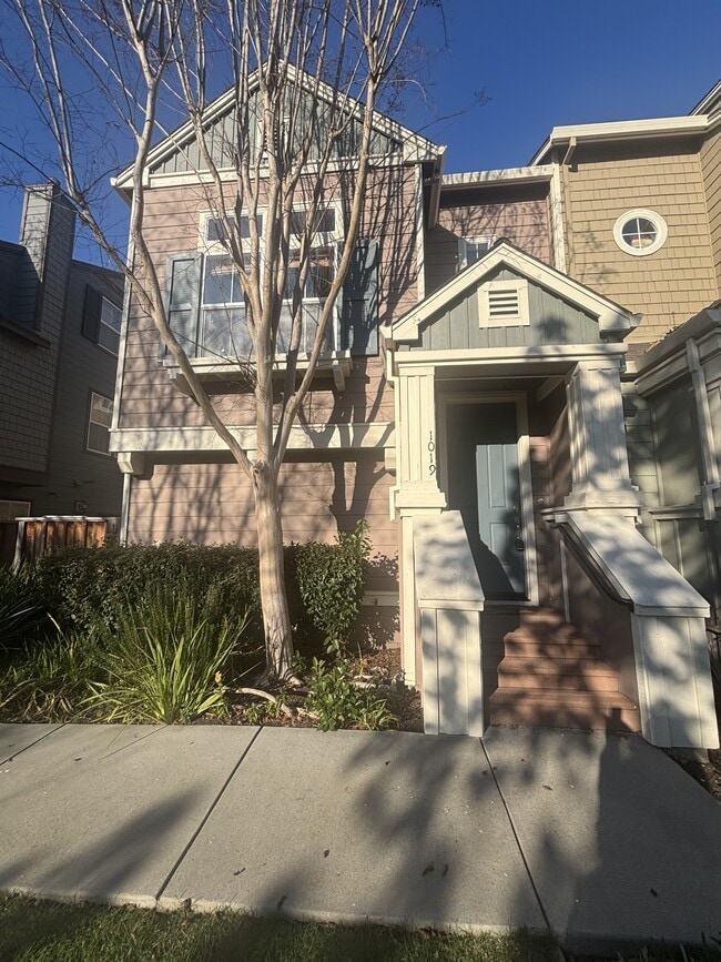 Foto del edificio - 1013 Fuller Terrace